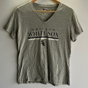 MLB Chicago White Sox Gray V-Neck Tee